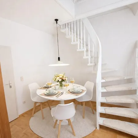 Grosszuegige Maisonette Nahe Innenstadt Altbauflair